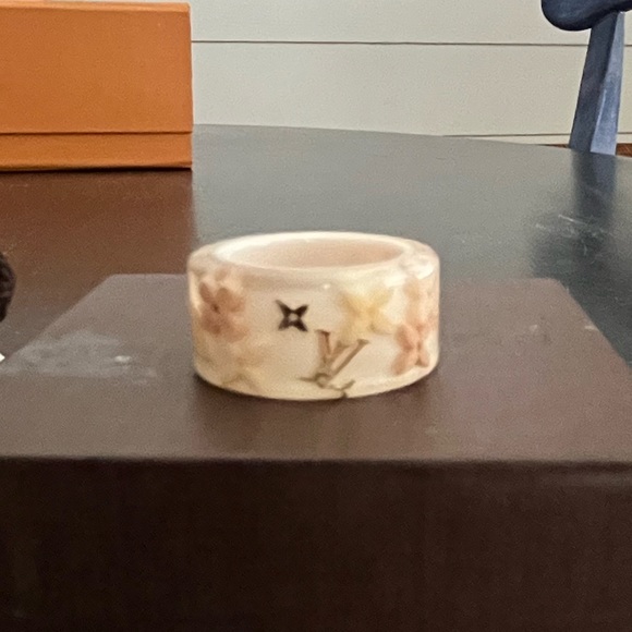 Louis Vuitton Ring - Picture 4 of 14